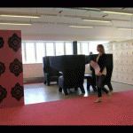 Aufenthaltsbereich und Schliessfächer in einem Gang